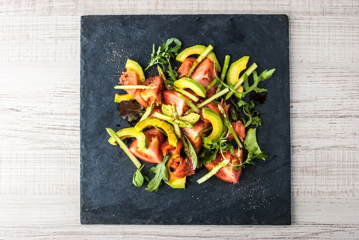 La dieta cetogénica perezosa incluye verduras y grasas saludables.
